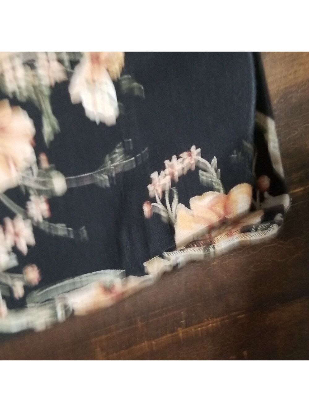 H&M ankle croped pants ,great design, size 10 .Cotton and polyester blend.Zipped - Picture 9 of 10
